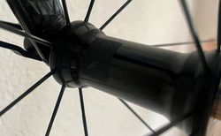 Carbon Laufräder Fulcrum Wind 40 neuwertig/leicht gebraucht kaufen in Zoug #3 | velomarkt.ch