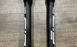 Rock Shox SID Ultimate 35mm Lower Leg 29 44mm Offset 120mm Travel | aus Neuvelo demontiert (auf andere Farbe umgebaut) | velomarkt.ch