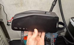 Top Tube Bag Zippered von USWE | Masse (L x B x H)24.0 x 10.5 x 5.3 cm | velomarkt.ch