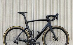 Pinarello Dogma F Disc Black on Black 57.5 | Grösse 57.5 ideal für 180-190cm | velomarkt.ch