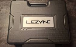 Lezyne Mega Drive 2400+ Loaded Kit Black kaufen in Liechtenstein #2 | velomarkt.ch