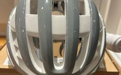 Neuer Ungetragener ABUS Helm kaufen in Obwalden #3 | velomarkt.ch
