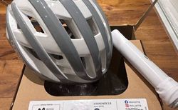 Neuer Ungetragener ABUS Helm kaufen in Obwalden #4 | velomarkt.ch