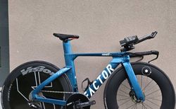 Factor Hanzo Gr. S, Dura-Ace Di2 in Top-Ausstattung, inkl. Powermeter | Zeitfahrvelo von Profifahrerin | velomarkt.ch