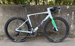 BMC Kaius 01 Carbon Gravelbike – SRAM RED AXS – DT Swiss GRC 1400 – Grösse 56 | BMC Kaius 01 Carbon Gravelbike – SRAM RED AXS | velomarkt.ch