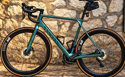 Racing bike – Canyon Ultimate CF SLX 8 Di2, Size L with Power Meter & Carbon Wheels | Must get for a light, fast machine | velomarkt.ch
