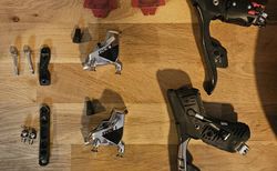 Sram RED ETap AXS Schalthebel und Bremssättel | Sram RED ETap AXS Schalthebel und Bremssättel | velomarkt.ch