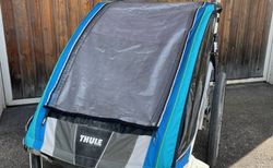 Thule Chariot CX 2 – Kinder-Veloanhänger, 2 Plätze, mit Zubehör | Thule Chariot CX 2, Zweisitzer, 2015, mit Zubehör | velomarkt.ch