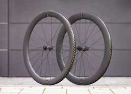 Reserve 52/63 DT240 Carbon Laufradsatz | Accessoires / pièces | Jeux de roues pour vélo de course | velomarkt.ch