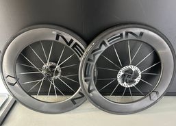 Newmen TT 80mm Carbon Laufräder | Accessoires / pièces | Jeux de roues pour vélo de course | velomarkt.ch