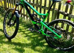 YT INDUSTRIES CAPRA CF PRO RACE CARBON | Mountainbikes | Downhill Bikes | velomarkt.ch