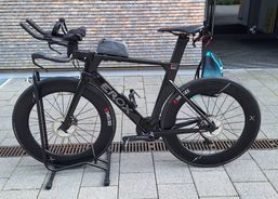 Triathlon Carbon Race Bike mit Zubehör | Vélos de course | Triathlon | velomarkt.ch