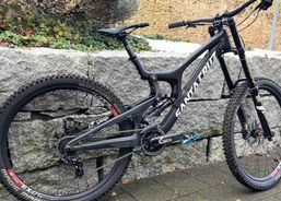 Santa Cruz V10 Carbon 27.5" CC | Mountainbikes | Downhill Bikes | velomarkt.ch