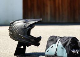 Troy Lee Designs D3 Carbon — Midnight — Size M | Zubehör / Teile | Velohelme | velomarkt.ch