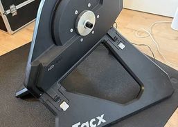 Tacx Neo Smart mit Zubehör | Zubehör / Teile | Hometrainer | velomarkt.ch