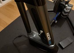 Wahoo KICKR Smart Trainer + KICKR CLIMB – voll funktionsfähig | Accessories / Parts | Hometrainer | velomarkt.ch