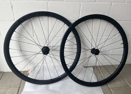 Gravel Carbonlaufradsatz Bontrager Aeolus Elite 35V | Accessoires / pièces | Jeux de roues pour vélo de course | velomarkt.ch