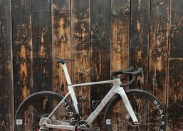 Factor Ostro Vam Red AXS 2026 | Rennvelos | Edel - Rennvelos | velomarkt.ch