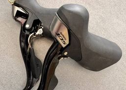 SHIMANO STI-5700 105 Schalt-/Bremshebel Set | Zubehör / Teile | Rennvelo Parts | velomarkt.ch