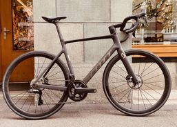 Scott Addict RC 15 **NEU**, 2023 im SALE | Racing bikes | Noble - racing bikes | velomarkt.ch