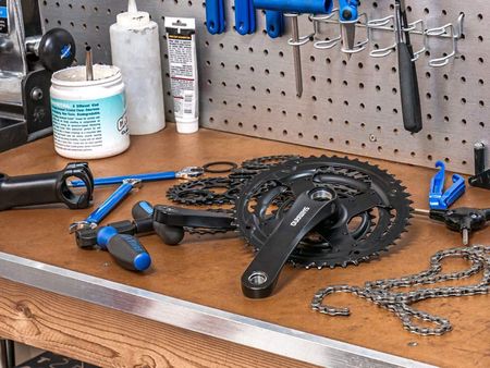 Bei den meisten Ersatzteilen setzt Shimano auf Aluminium