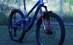 Deviate Highlander | Enduro | Industry 9 | XT | BikeYoke | Costumaufbau, Top Parts, Carbon | velomarkt.de