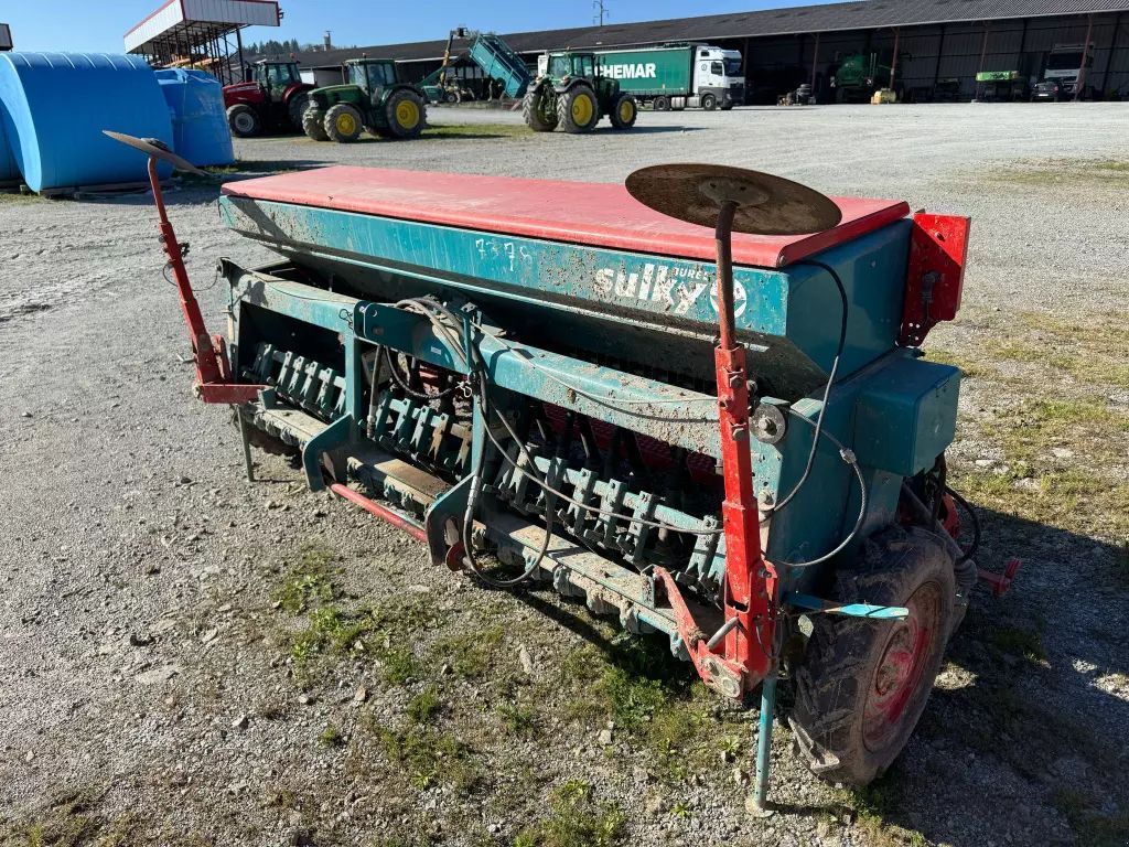 E-FARM: sulky master 3 - Semoir direct - id 4HU58FA - 3 900 € - Année: 2005 - France