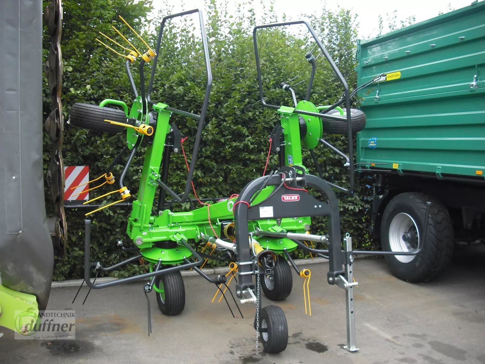 E-FARM: Talex tornado 550 - Karuzelowy przetrząsacz do siana - id UIAFIF7 - 6975 € - Rok produkcji: 2022 - Niemcy