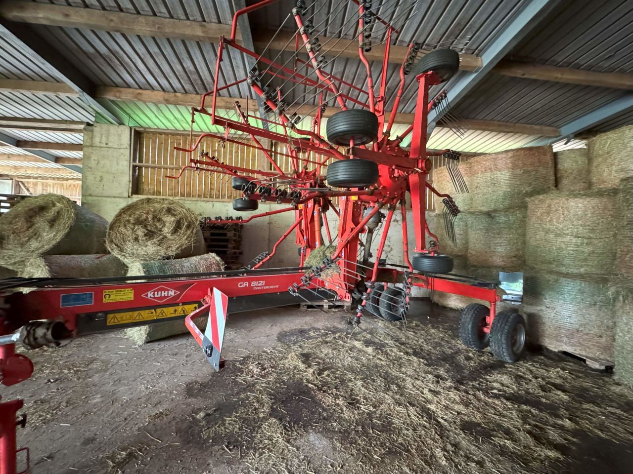 Kuhn GA 8121 Karuzelowy przetrząsacz do siana 15 000 €