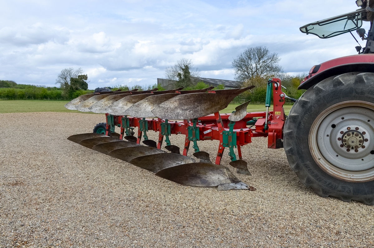 Kverneland LO 85 plough €17,090