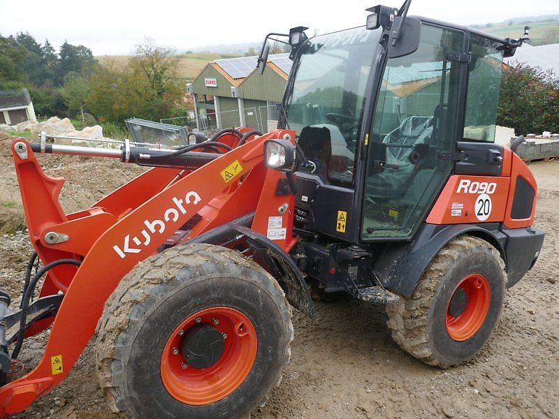 E-FARM: Kubota r090 - Chargeuse sur pneus - id XRAWDJU - 48 500 € - Année: 2023 - Lecture du nombre d'heure: 120,Puissance du moteur (chevaux): 64,Allemagne