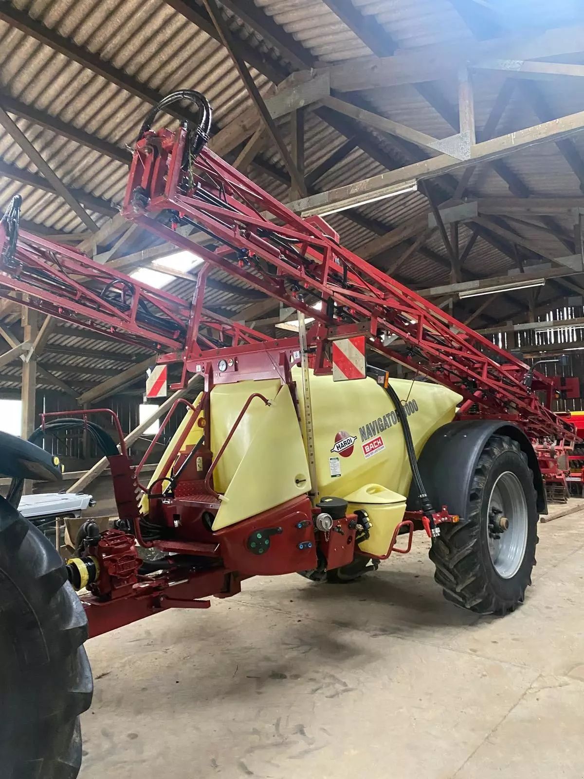 E-FARM: Hardi NAVIGATOR 3000 - Sprøjte - id M52TKAZ - 34.900 € - Produktionsår: 2014 - Motortimer: 1,Tyskland