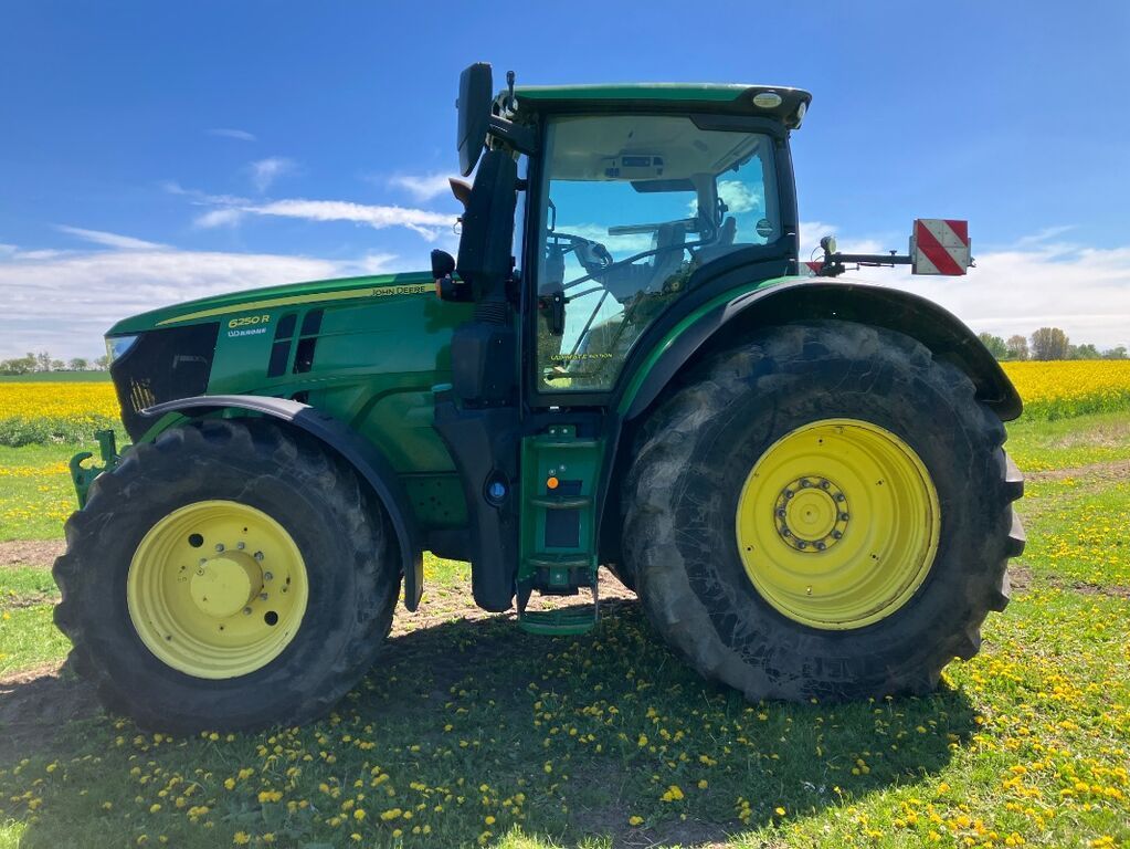 John Deere 6250 R Tractor €145,900