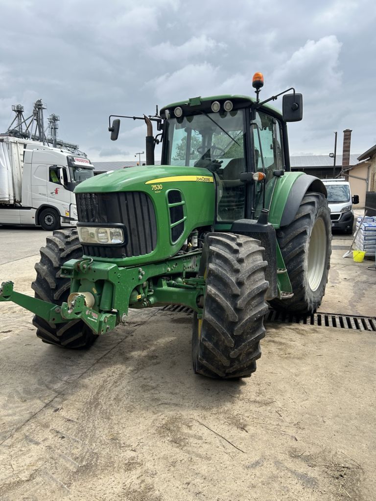 John Deere 7530 Premium Tractor €47,000