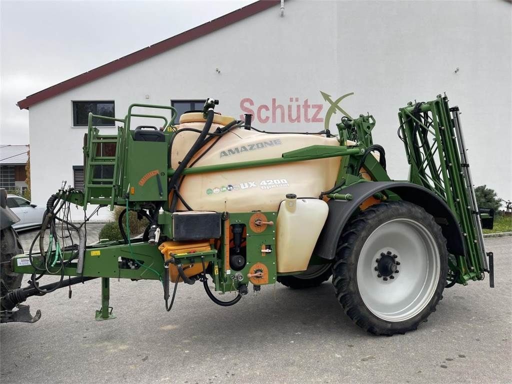E-FARM: Amazone ux 4200 special - Sprayer - id SDDVBZL - €17,900 - Year of construction: 2009 - Germany