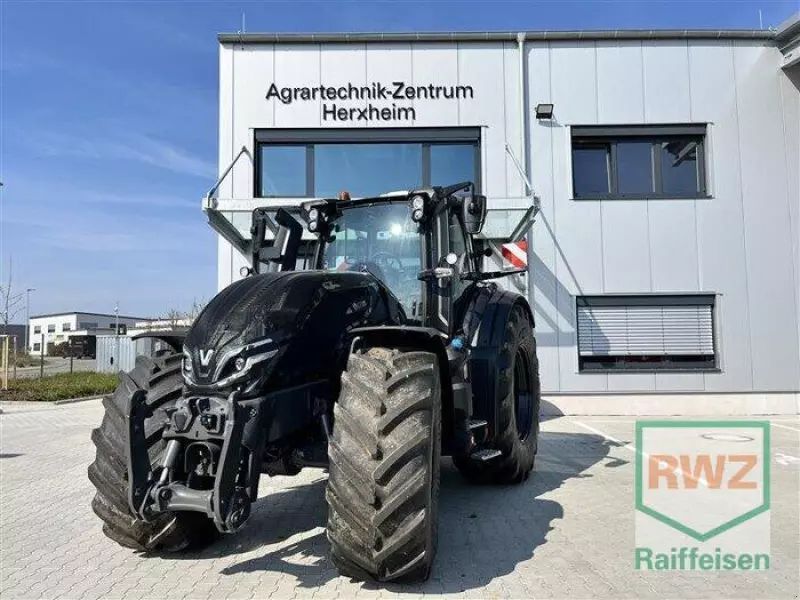 Valtra q285 Tractor