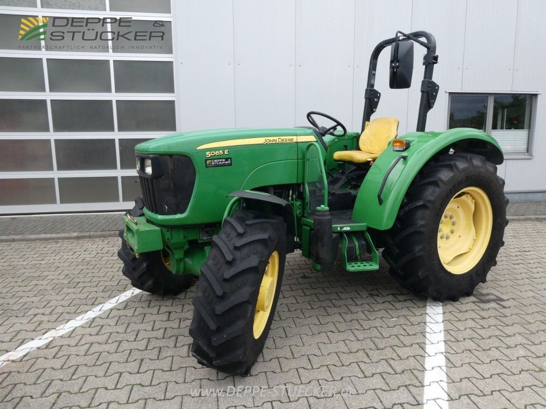 John Deere 5065 E tractor 24.900 €