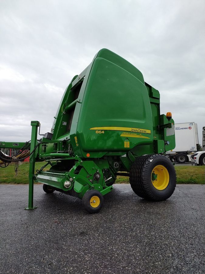 E-FARM: John Deere 864 - Baler - id QN7TECQ - €18,900 - Year of construction: 2016 - France