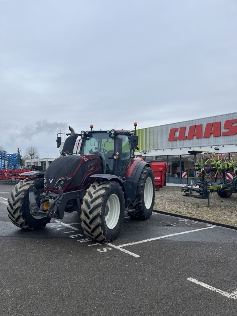 Valtra T 214 Tractor €73,000