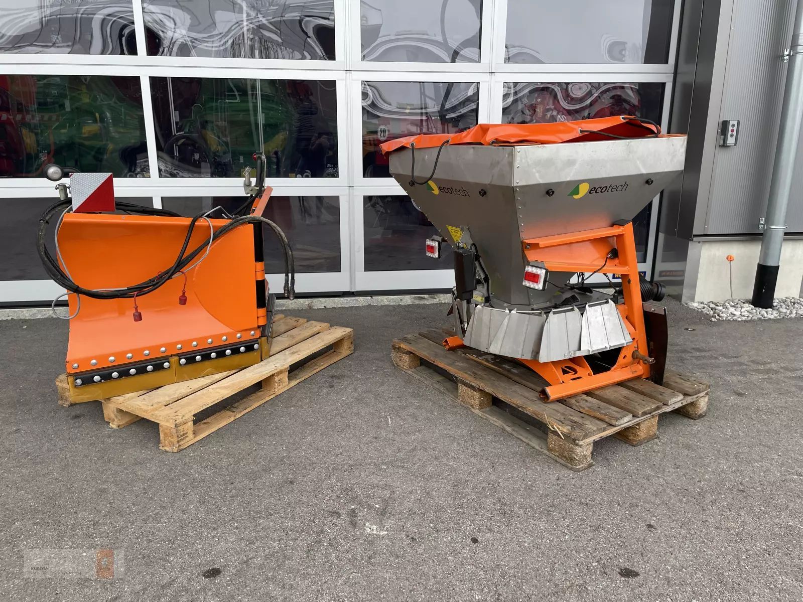 E-FARM: ecotech winterschlussverkauf winteraktion ecotech salzstreuer&schneepflug - Kommunaltechnik - id QI1AHBR - 6.639 € - Baujahr: 2021 - Deutschland