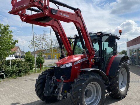 Massey Ferguson 5711 M Tractor 76.000 €