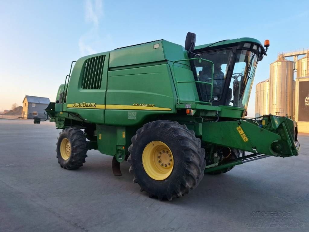 E-FARM: John Deere 9640 - Moissoneuse-batteuse - id GW3XXQM - 26 000 € - Année: 2004 - Lecture du nombre d'heure: 4 782,Puissance du moteur (chevaux): 295,Lituanie
