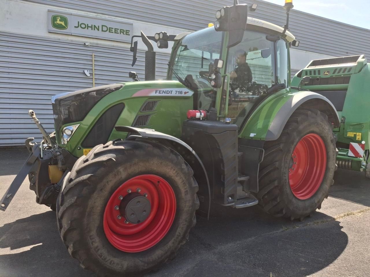 E-FARM: Fendt 716 Vario Power - Traktor - id 4LVZQVP - 86.000 € - Baujahr: 2018 - Abgelesene Motorstunden: 4.426,Motorleistung (PS): 160,Frankreich