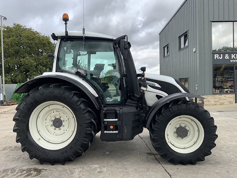 E-FARM: Valtra N154e - Tractor - id Q9KLXQJ - €63,030 - Year of construction: 2020 - Engine hours: 4,317,United Kingdom