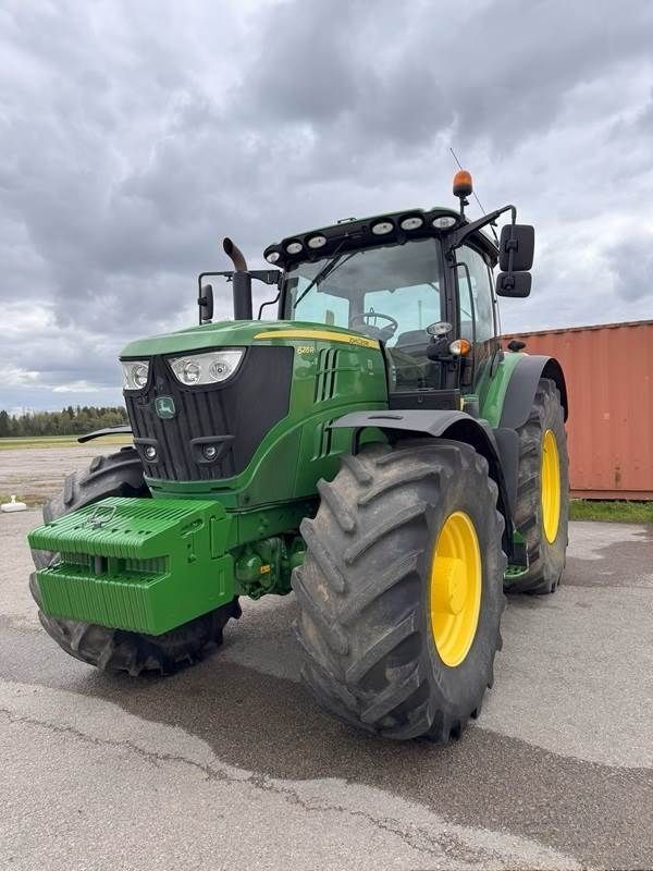 E-FARM: John Deere 6215 R - Tractor - id EK8UUZ5 - 82.000 € - Año: 2018 - Horas: 5556,Potencia del motor: 214,Lituania