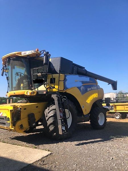 E-FARM: New Holland CR 9080 Elevation - Combină de recoltat - id 88ZLVBZ - Anul: 2007 - Citeste ore: 4.598,Muterea motorului: 530,Germania