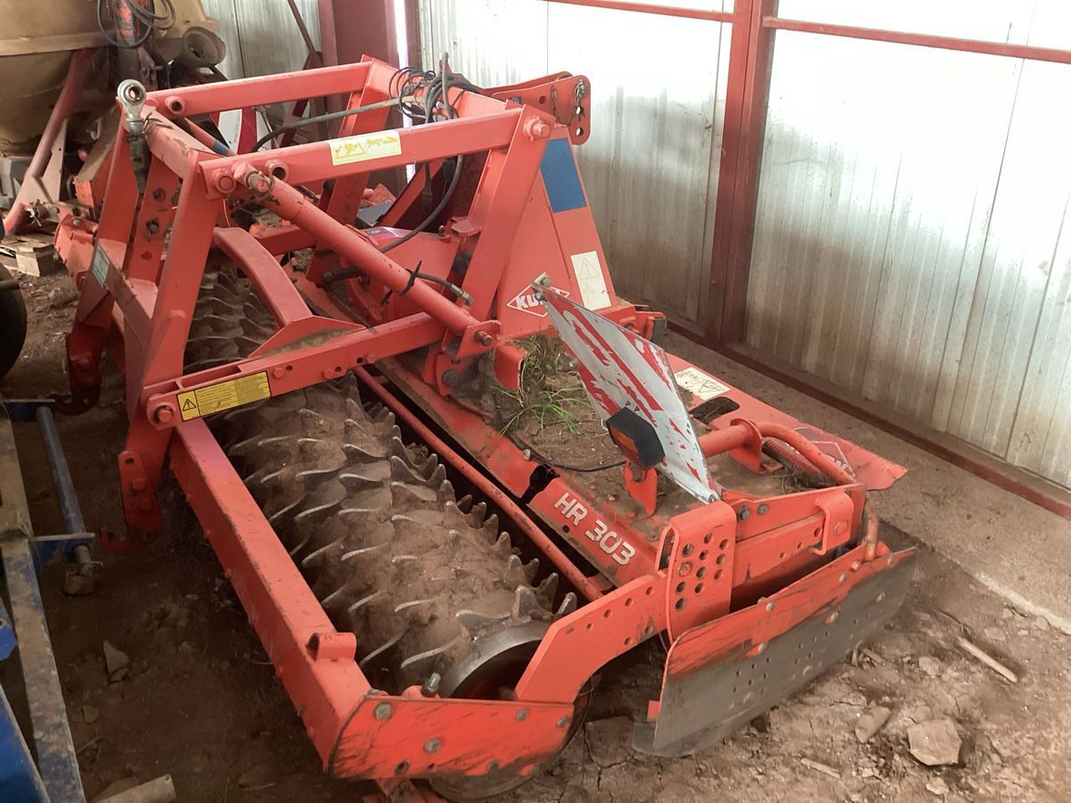 E-FARM: Kuhn hr 303 - Herse rotative - id WTGZDK2 - 7 500 € - Année: 2008 - France
