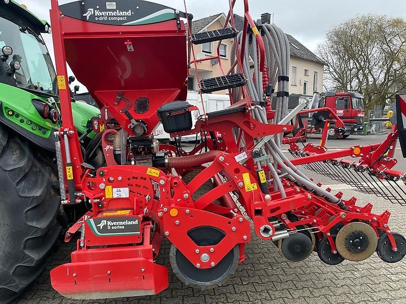 E-FARM: Kverneland e-drill - Taladro - id DFB74LP - 44.454 € - Año: 2023 - Alemania