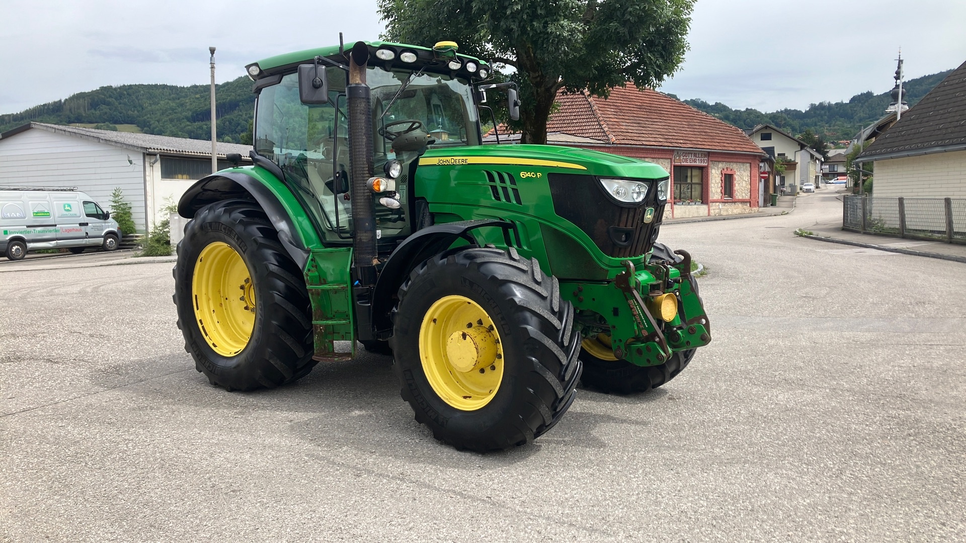 John Deere 6140 R tractor €52,900
