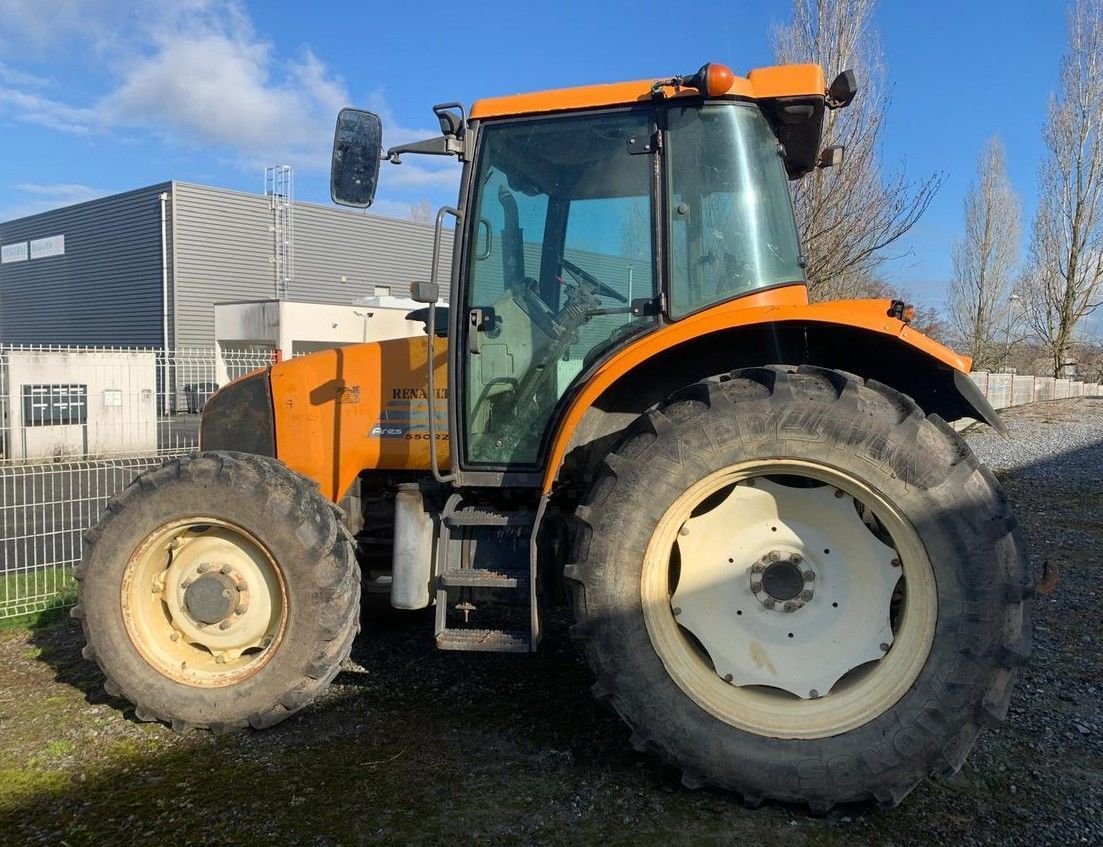 E-FARM: Renault Ares 550 RZ - Tractor - id 1A9CTNA - 16.200 € - Año: 2002 - Horas: 8900,Potencia del motor: 95,Francia